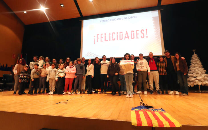 El colegio Puig Campana y el IES Beatriu Fajardo ganan el concurso escolar ‘Benidorm, mi primer amor’ del grupo Locos de Atar